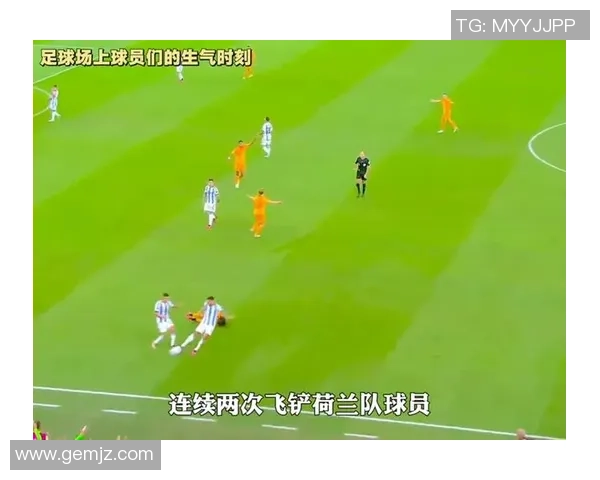 足球明星遭遇恶意飞铲赛场风波引发热议球迷纷纷表达愤怒与支持