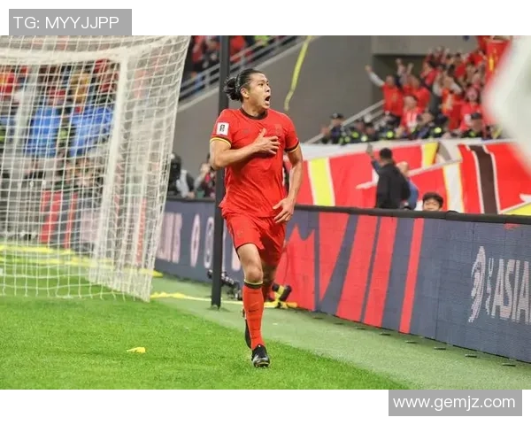 足球明星身体对抗精彩瞬间集锦展现力量与技巧的完美结合