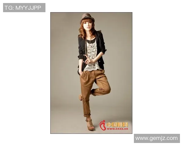 足球明星风衣时尚解析展现个性与魅力的完美结合